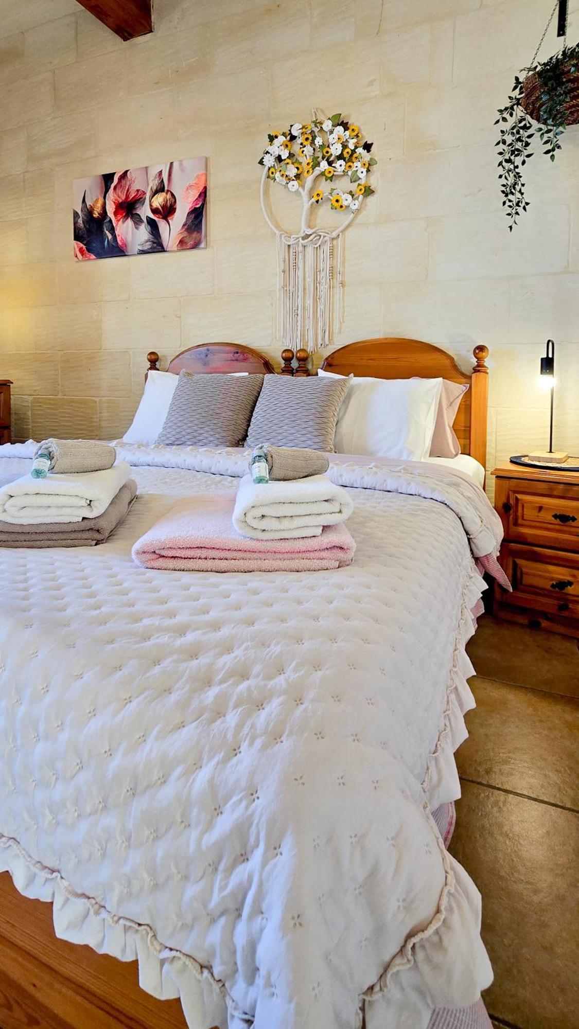 Moonshine Villa Nadur Bagian luar foto