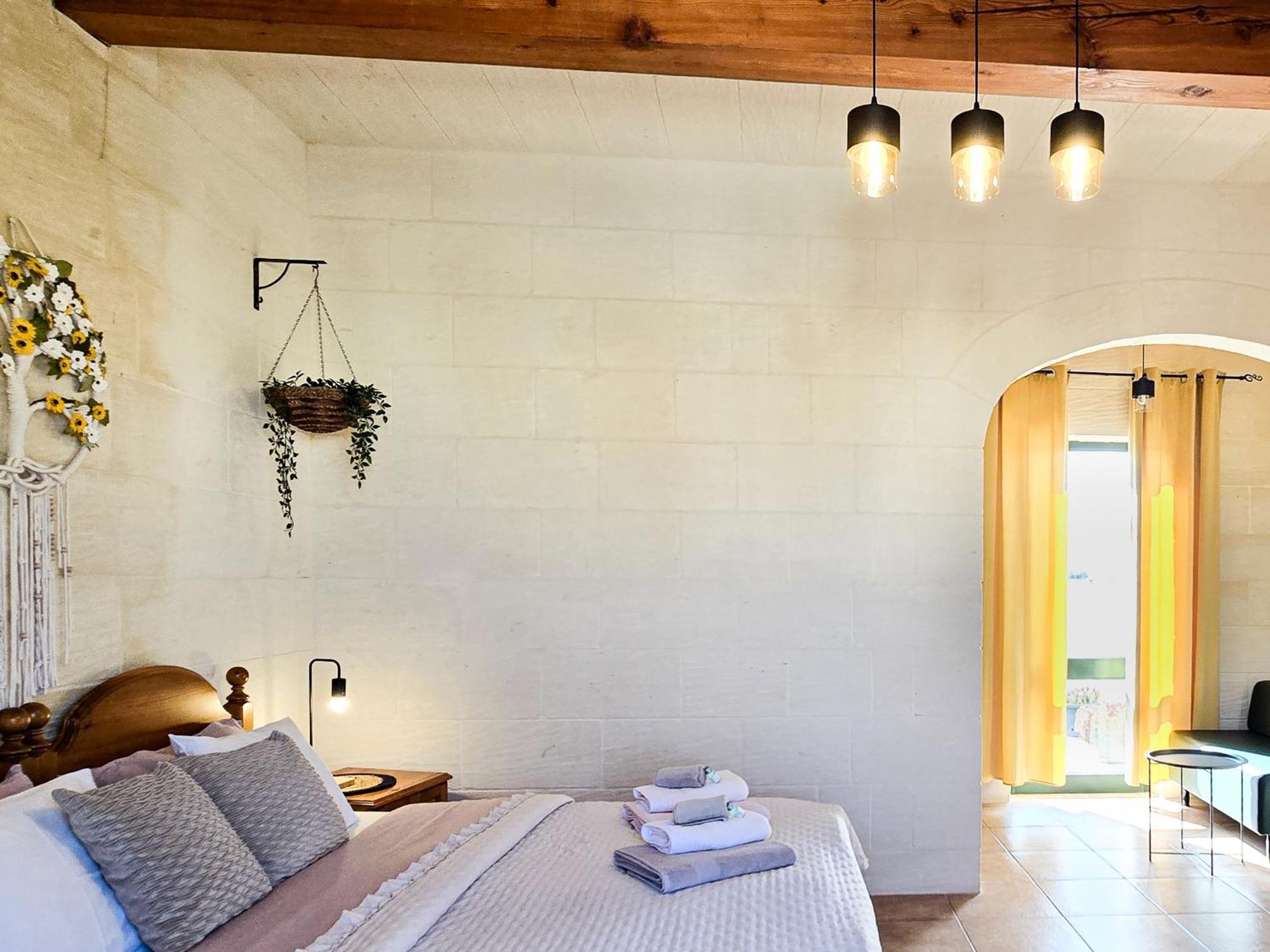 Moonshine Villa Nadur Bagian luar foto