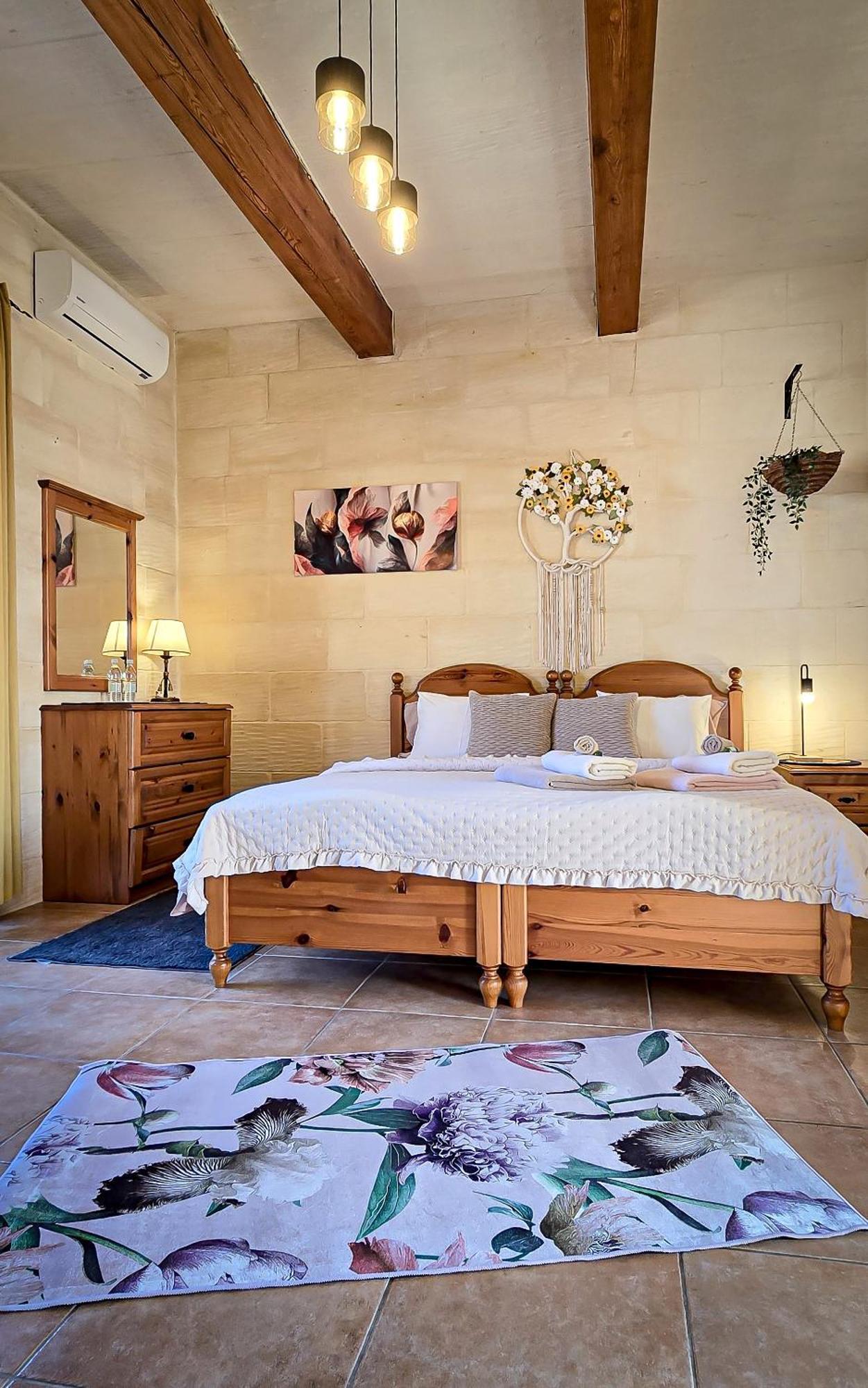 Moonshine Villa Nadur Bagian luar foto