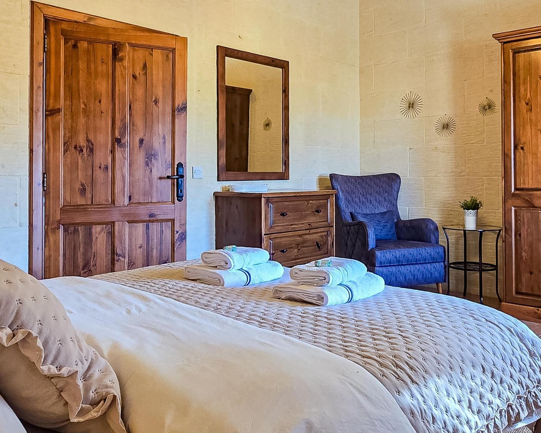 Moonshine Villa Nadur Bagian luar foto
